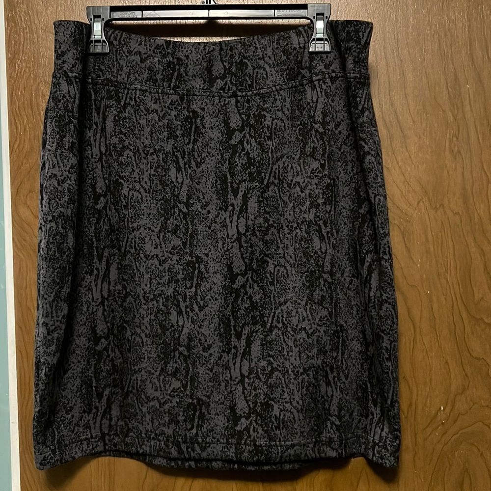Style & co Womens dark gray and black skirt size L